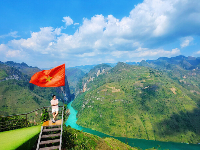 Dịch vụ xe ghép Hà Nội Hà Giang: Đón trả tận nơi, giá rẻ, đi xe điện Vinfast